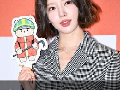 홍지윤 무빙픽쳐스컴퍼니와 계약 선배 오대환과 함께