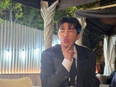 임영웅 블랙 슈트로 멋지게 소화해 화제
